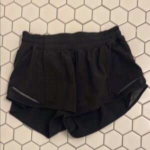 lululemon black hotty hot 2.5” size 4 Athletic Shorts